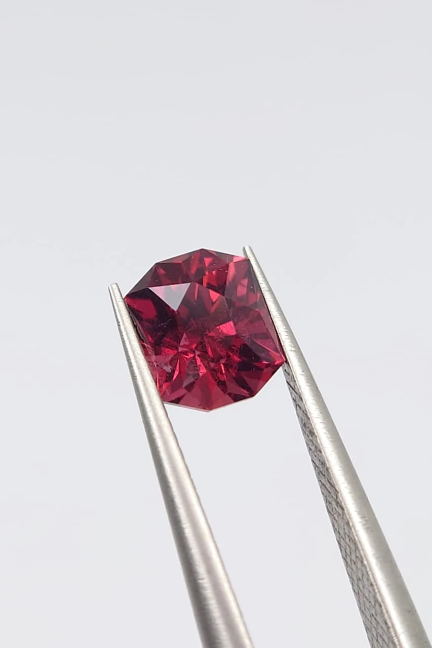 1.2ct Natural Stunning Rhodolite Garnet loose Gemstone From Tanzania — view 7